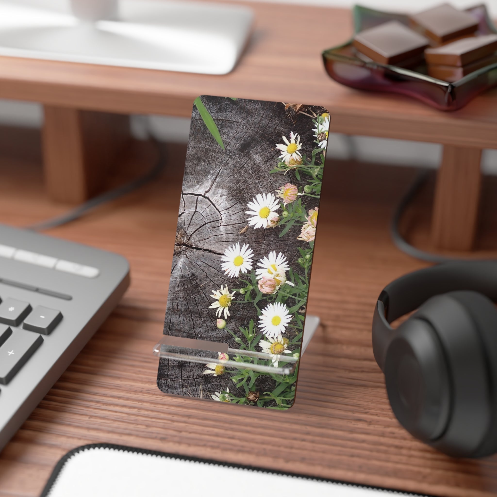 Floral Daisy Phone Stand — Rustic Wood Pattern Mobile Display